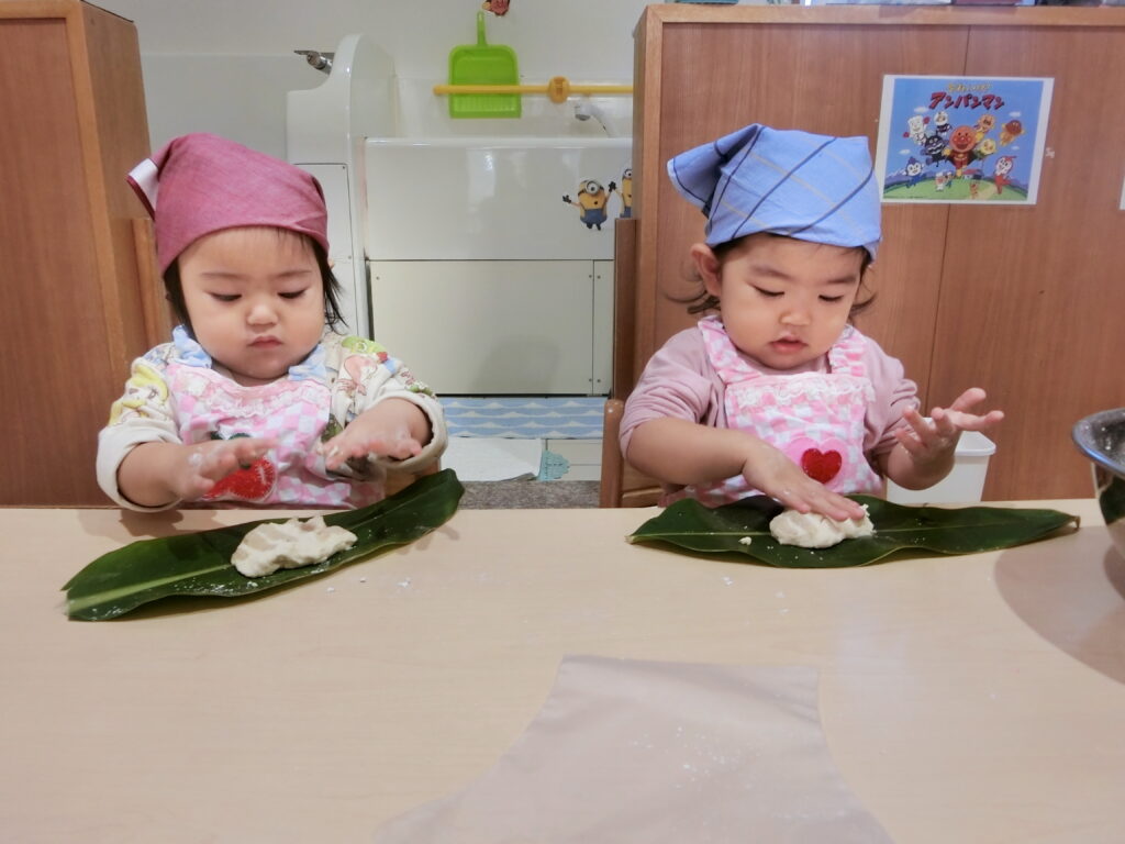 ムーチー作りに挑戦しました！  【ココカラ保育園】