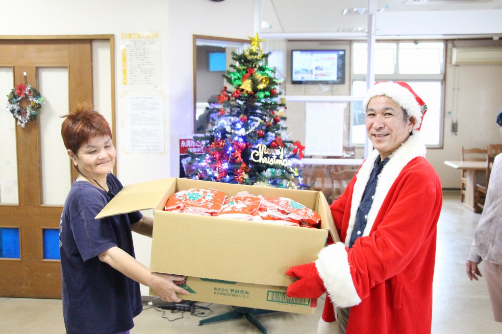 忠孝酒造株式会社様よりクリスマスプレゼントの寄贈、ありがとうございました。