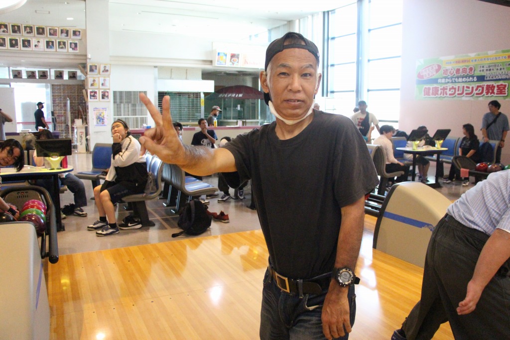余暇活動（ボウリング）を行いました。