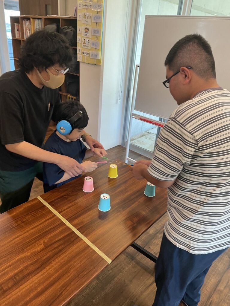 室内レク（コップ運びゲーム）